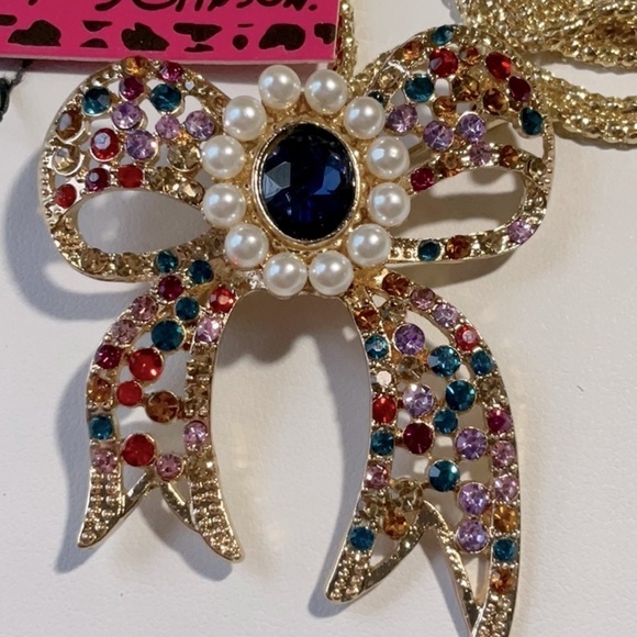 BETSEY JOHNSON MULTICOLORED RHINESTONE & PEARL BROOCH AND NECKLACE - Picture 1 of 4